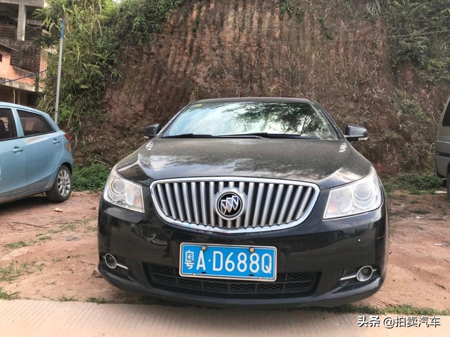 「第一次拍卖」（破）粤AD688Q别克牌小型轿车一辆