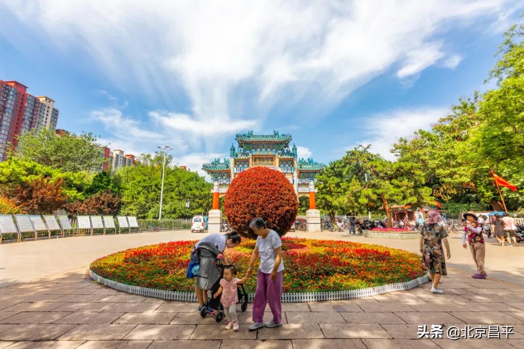 北京庆七一花坛摆放图片,北京长安街迎国庆立体花坛亮相