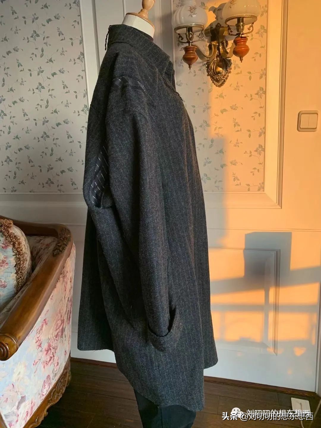 女人背厚夏天适合穿什么样的衣服,宽肩厚背的人穿什么好看