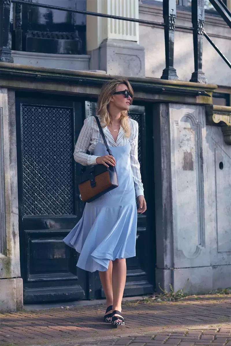 洋气上档次吊带裙秋冬内搭,今年最火的吊带裙内搭