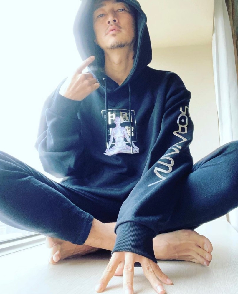 李宁惟吾pro联名aape,aape联名李宁驭帅照片