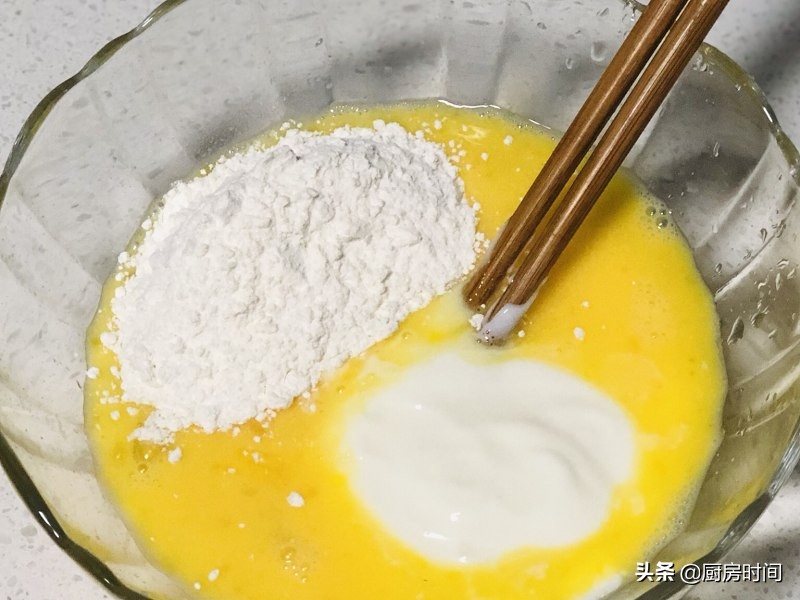 何炅教做酸奶蛋糕用什么面粉,酸奶小蛋糕的做法何炅