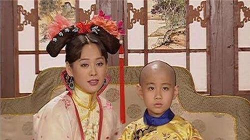 清朝灭亡后爱新觉罗后代去哪,爱新觉罗后代留大辫子