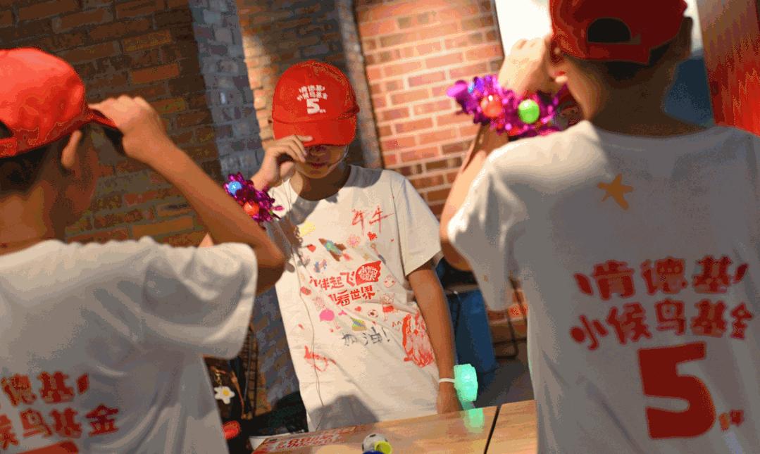 这群来自全国各地的「小候鸟」,温暖了整个上海