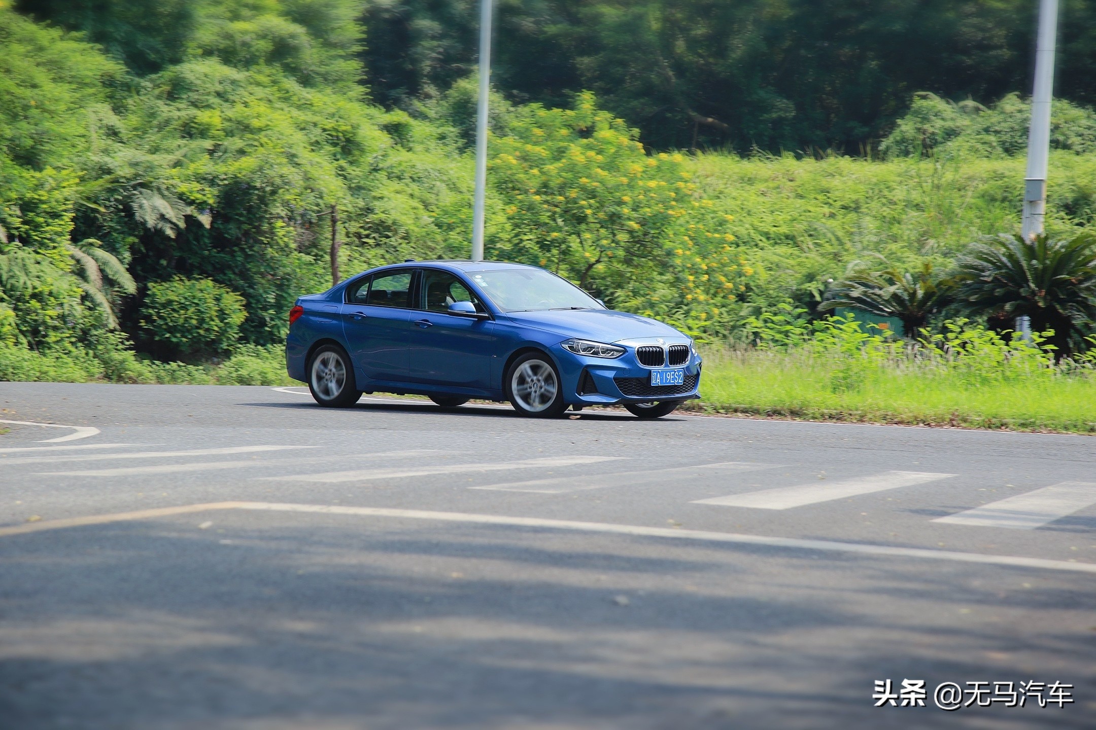 2013款宝马118i试驾视频,蓝天白云梦宝马x1