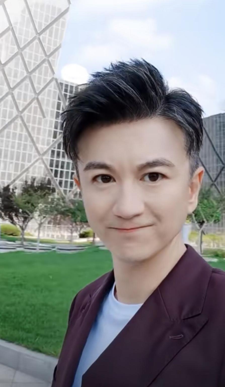 马跃扎马步写真,央视主持人马跃主持晚会