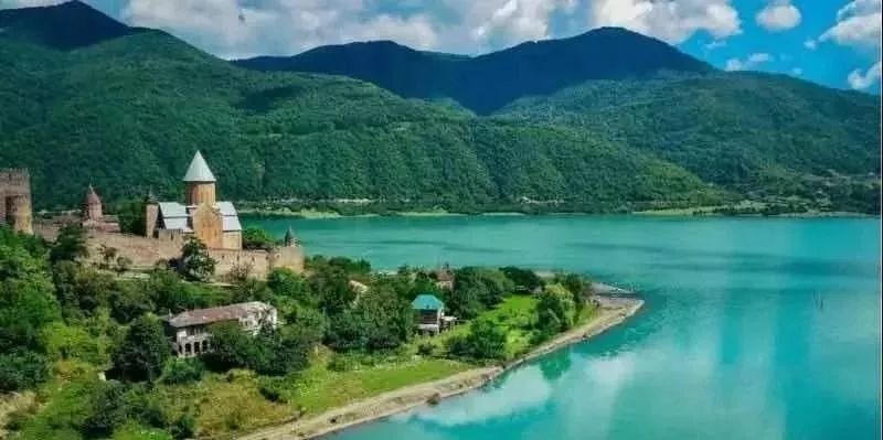 世人喝法国波尔多，法国人却喝斯大林故乡的酒