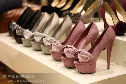 高跟鞋怎么走路不累不痛,穿高跟鞋脚不痛的小窍门