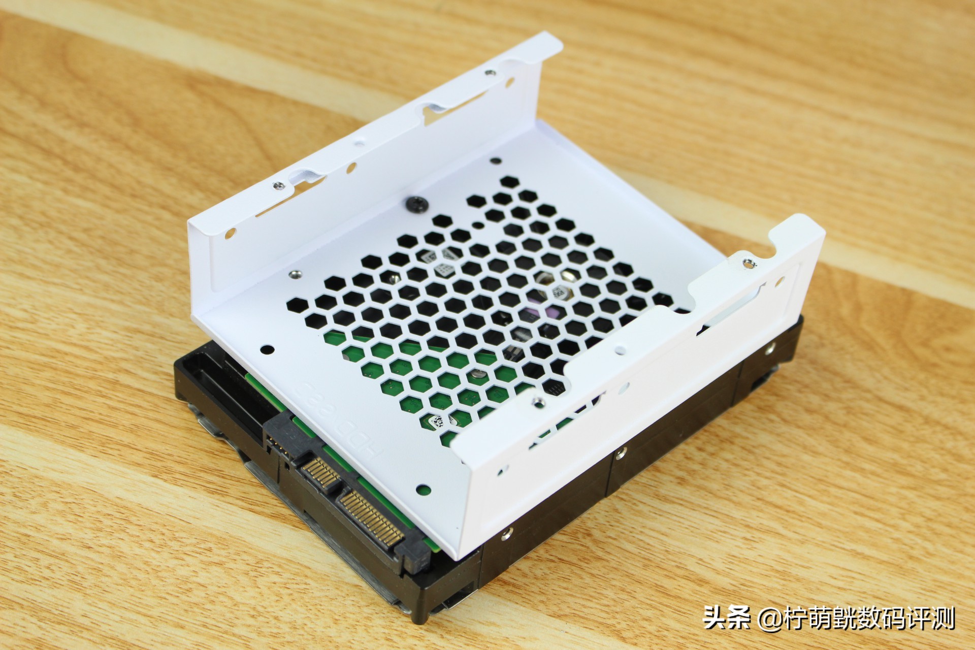 神光侧透不单调,畅快装机不求人易大师神光白色版上机体验