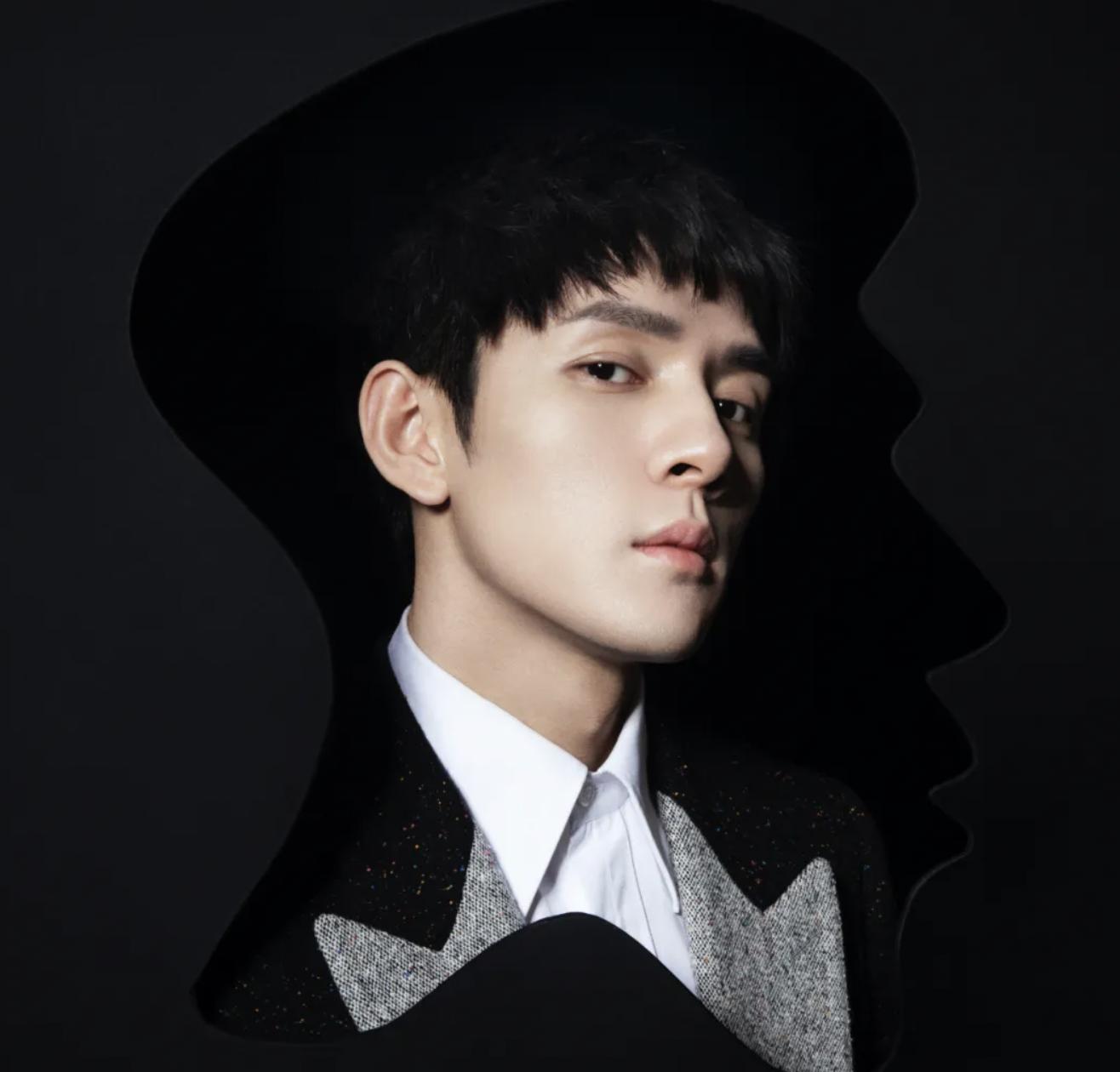 湖南小伙直播卖口红,湖南小伙卖口红暴富