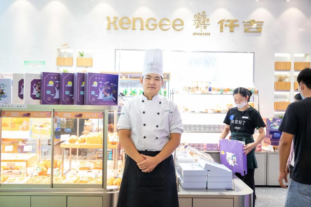 新手小白学做西点要去培训机构吗,想学西点该去什么店里学