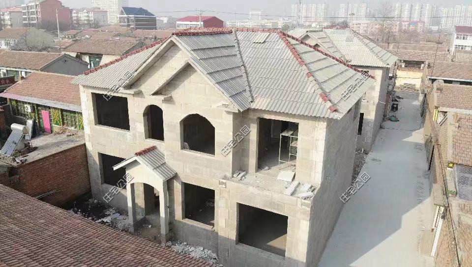 农村浇顶自建房,农村修建两层房屋15万小别墅