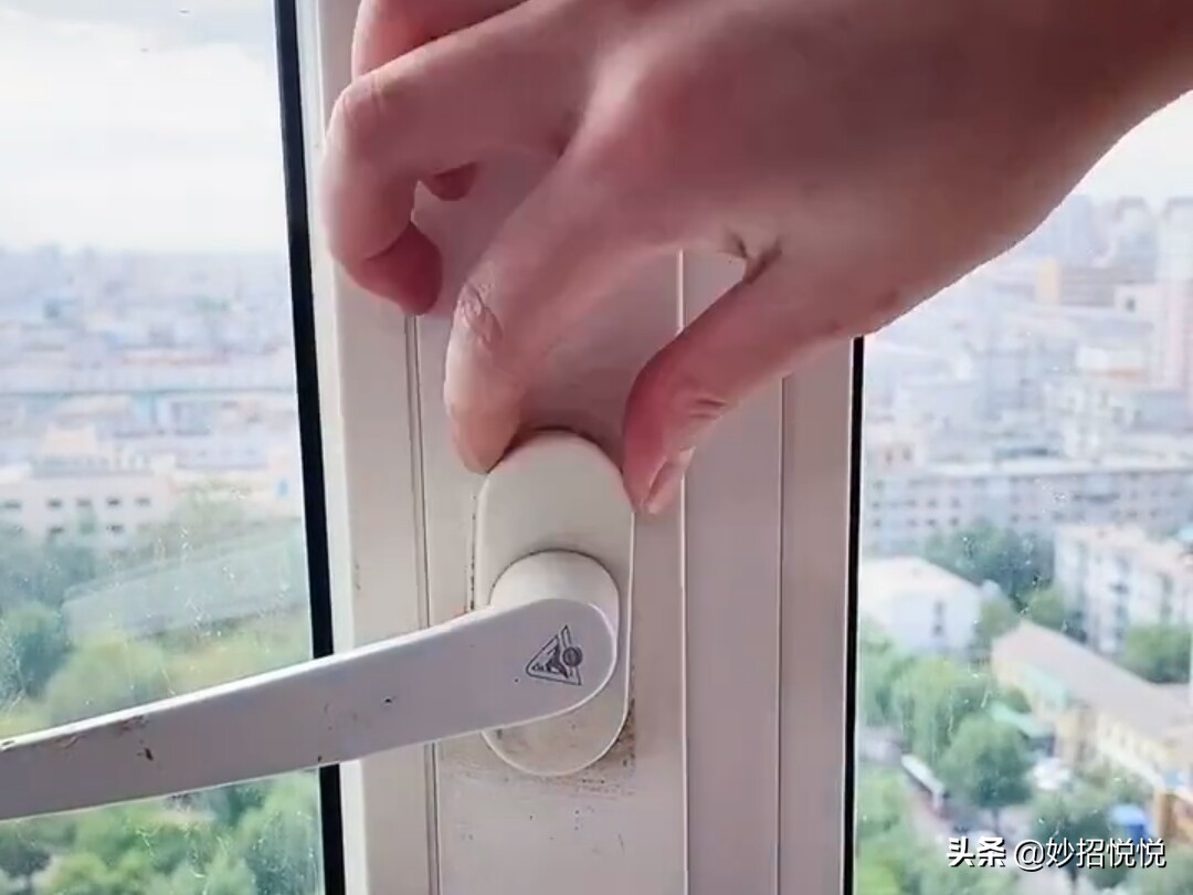 窗户刮风吱吱的响怎么维修,风大窗户会有刺耳声怎么修