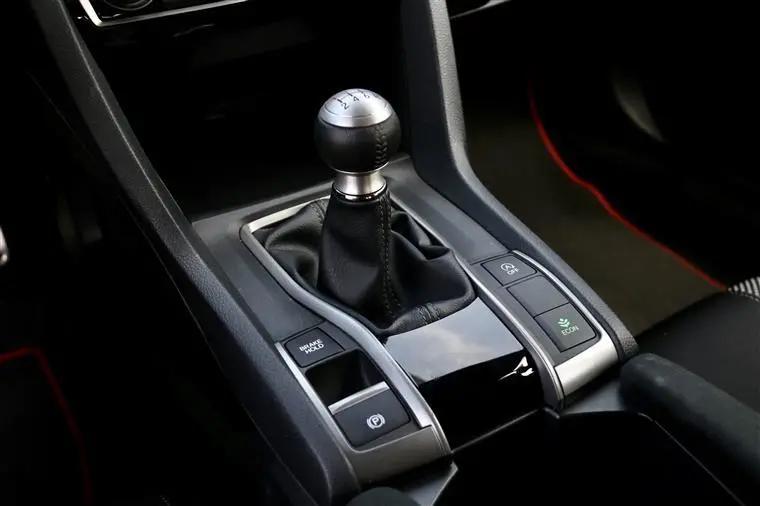 网上说的省油技巧,怎么开车省油小妙招