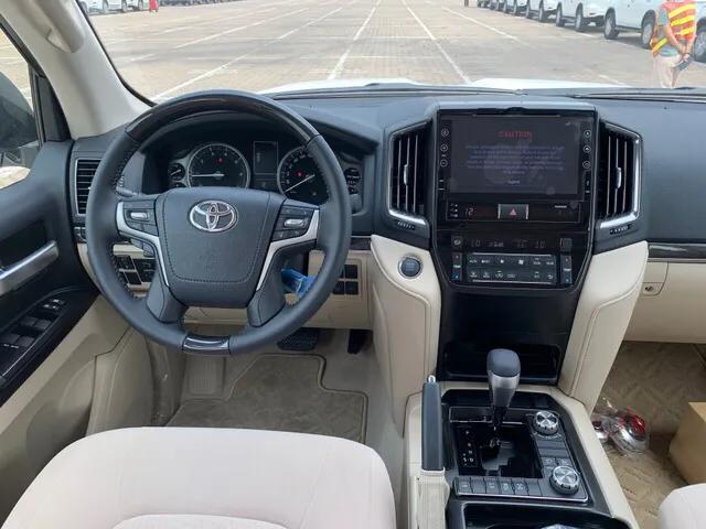 陆巡4600和5700有哪些优缺点,2019款陆巡中东版4600价格表