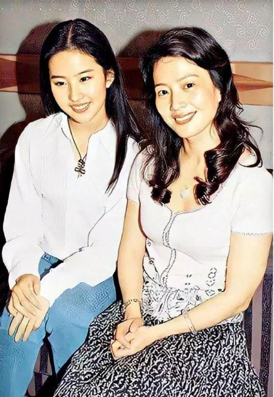 大美女刘晓莉：为了女儿刘亦菲，放弃了事业，丢掉了婚姻