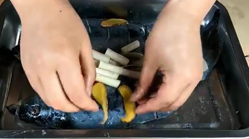 川味烤鱼简单做法教程家庭版,四川正宗烤鱼做法教程及配方