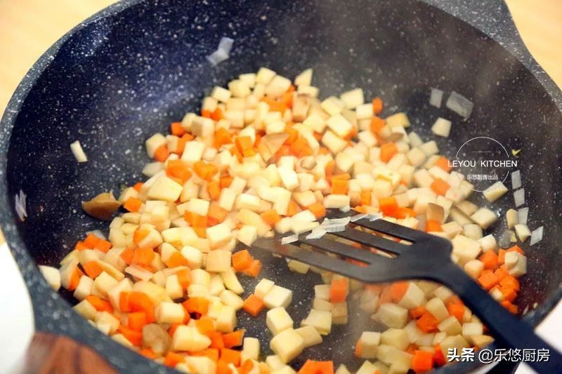 午饭简单快速好吃炒饭,下班到家吃什么