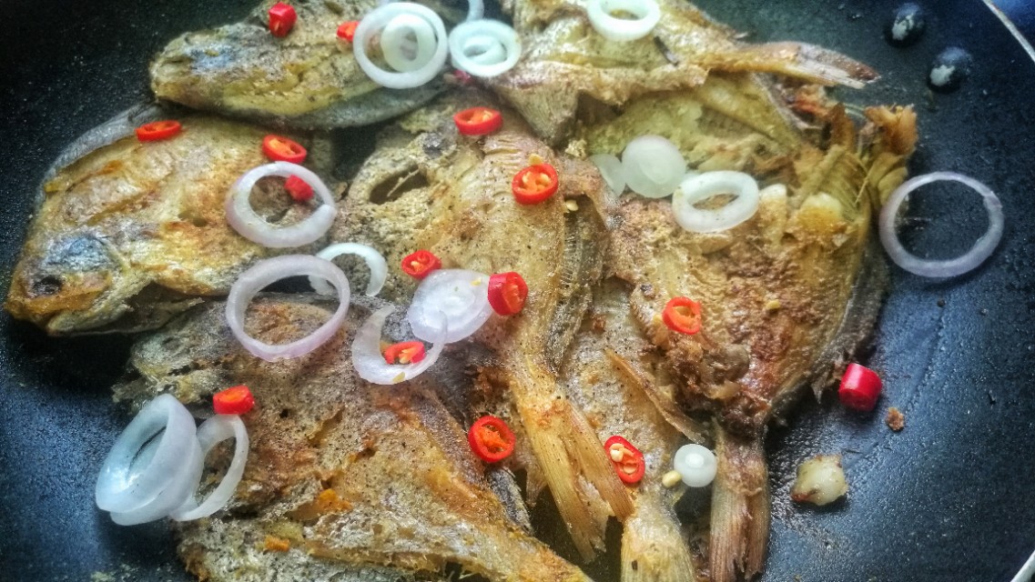 小鲳鱼怎么做好吃又简单清蒸,小宝宝吃清蒸小鲳鱼的家常做法