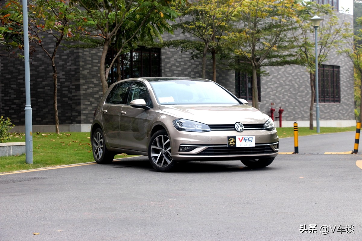 大众高尔夫2021款280TSIDSGR-Line空间,运动感十足全新大众高尔夫实车