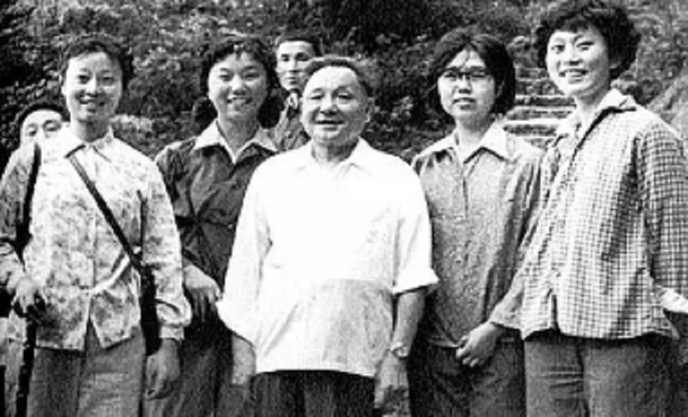 毛主席是如何评价*云陈**、*小平邓**的？