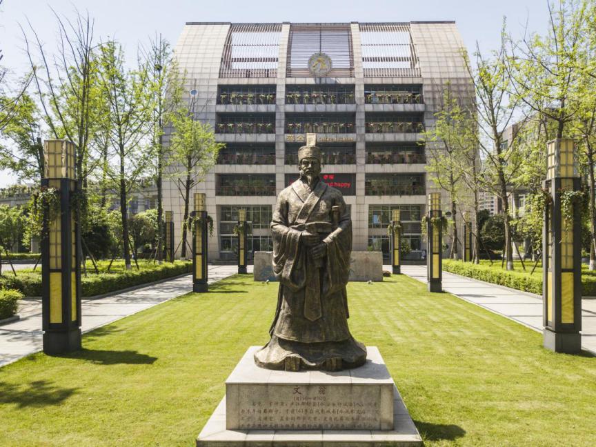 用最短时间，完成最快崛起，城南教育门面担当！成都石室天府中学