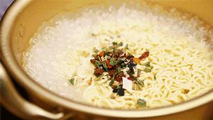 天天吃泡面体重还是减不下来,晚上吃泡面体重变化