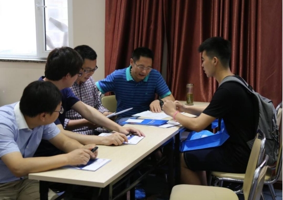 考研复试给导师送礼多少比较好,考研复试到底要不要给导师发邮件