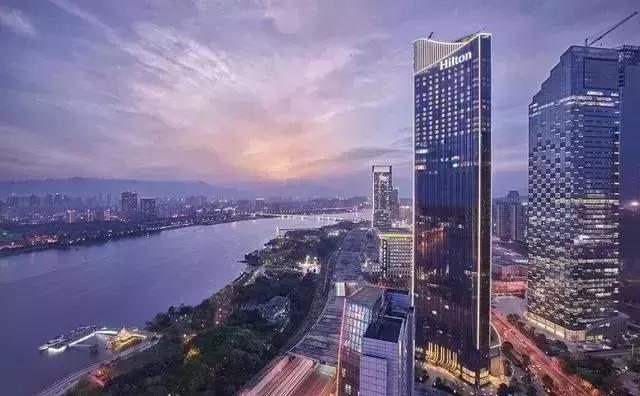 让小球缓慢下降,让小球顺利滚下来