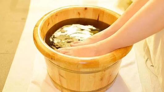 寒从足下生，冬天来了风湿病患者该如何正确泡脚？