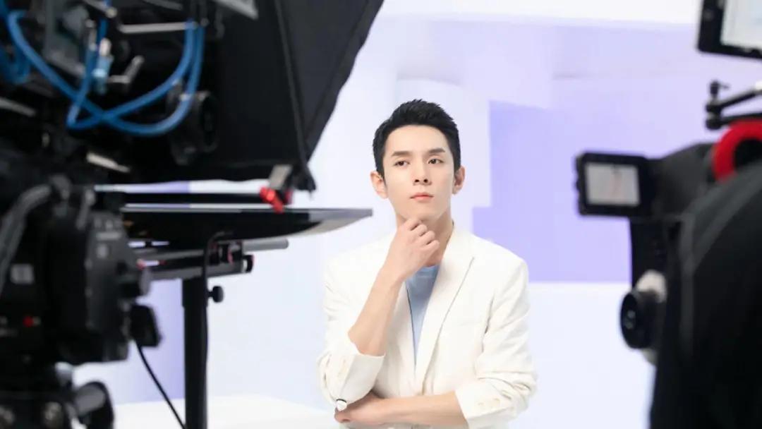 李佳琦的女生们买出了多少冠军小镇？