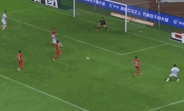 扎哈维凌空破门绝杀,扎哈维插花脚高清图片