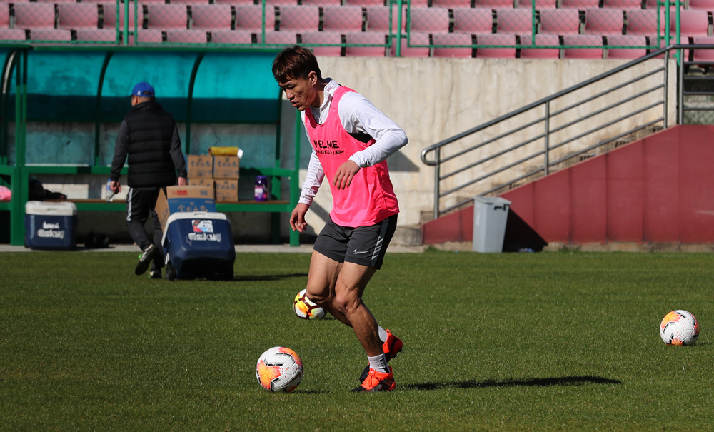 这不是穿越这是光阴的故事16年后前国奥大将王栋亮相红塔训练场