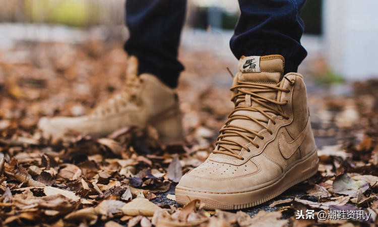 耐克球鞋大秀小麦肌，真的不要太低调