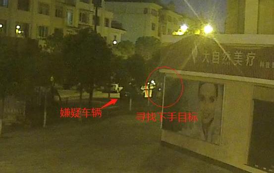 小偷偷车被监控拍下过程,小偷偷车锁车视频