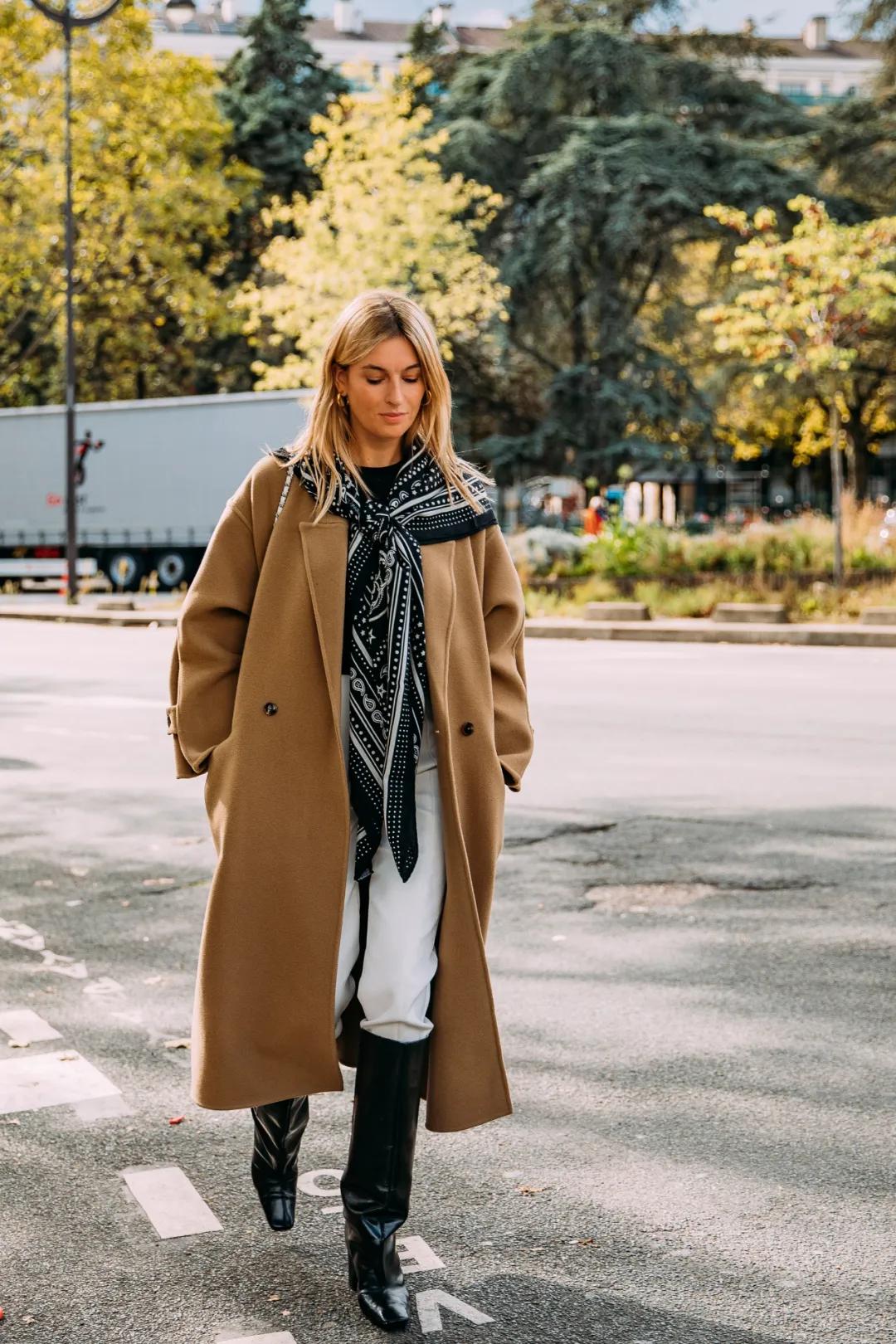 一条方丝巾怎么穿出时尚,素色丝巾的系法大全简单又好看