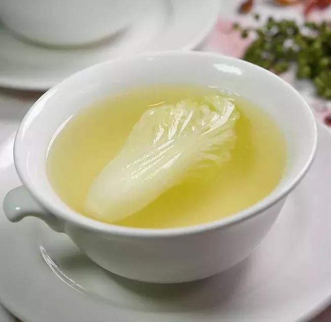 伏特加喝着怎么像酒精兑水,伏特加为什么要兑饮料