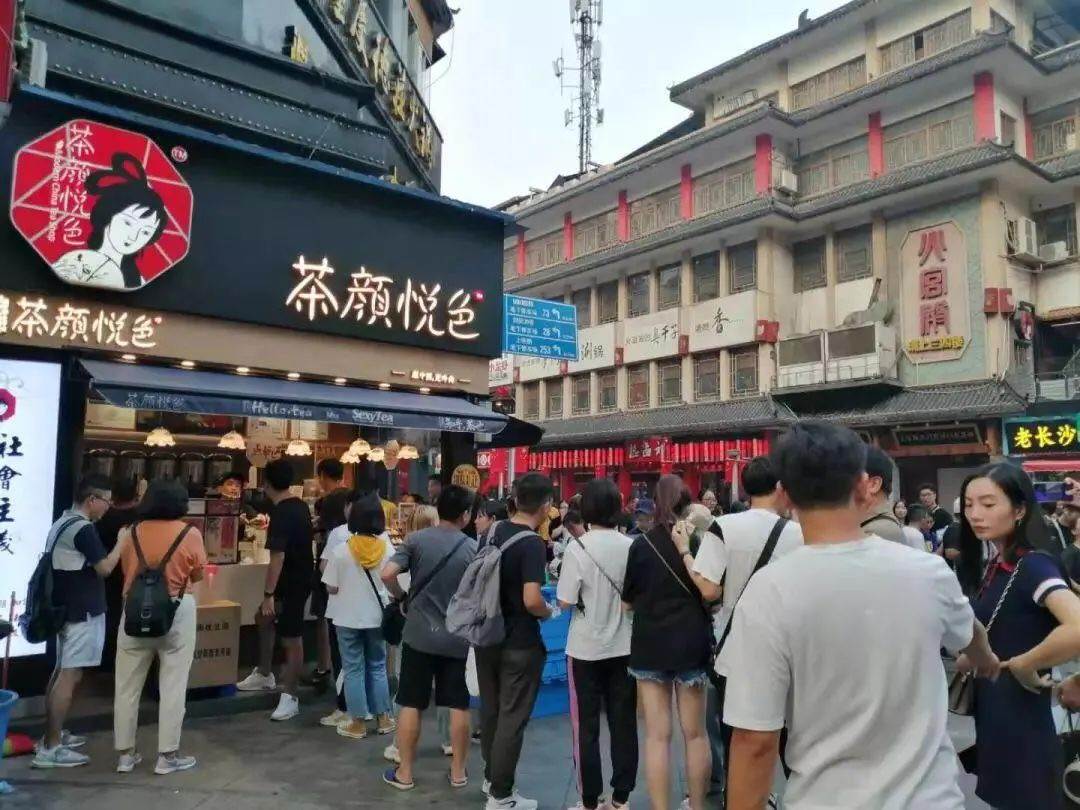 黄牛百元倒卖奶茶,奶茶黄牛要价600一杯