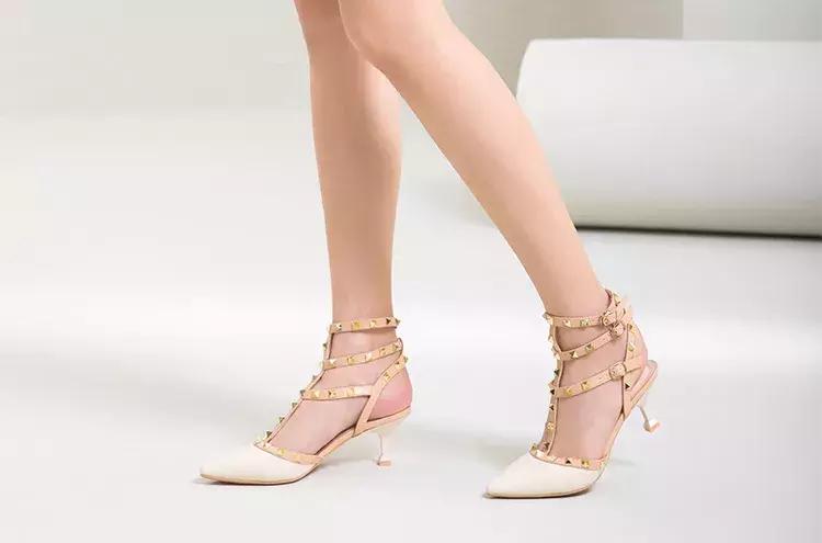 这几种凉鞋千万别给孩子穿,五种凉鞋不能扔