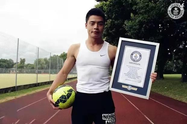 小伙倒立获得四项世界纪录,倒立吉尼斯世界纪录