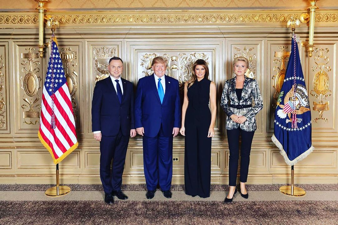 她打遍天下无敌手,红裙让丹麦王妃惨败,同框梅拉尼亚也是稳赢