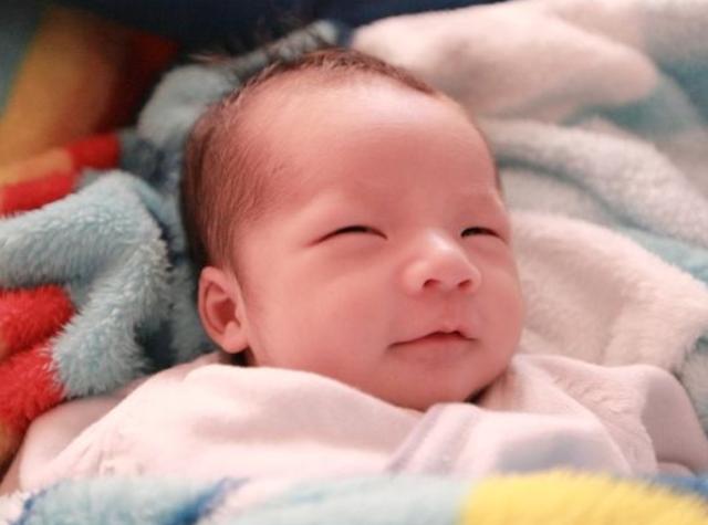 杨怡真实孕照曝光,杨怡一家三口合照曝光