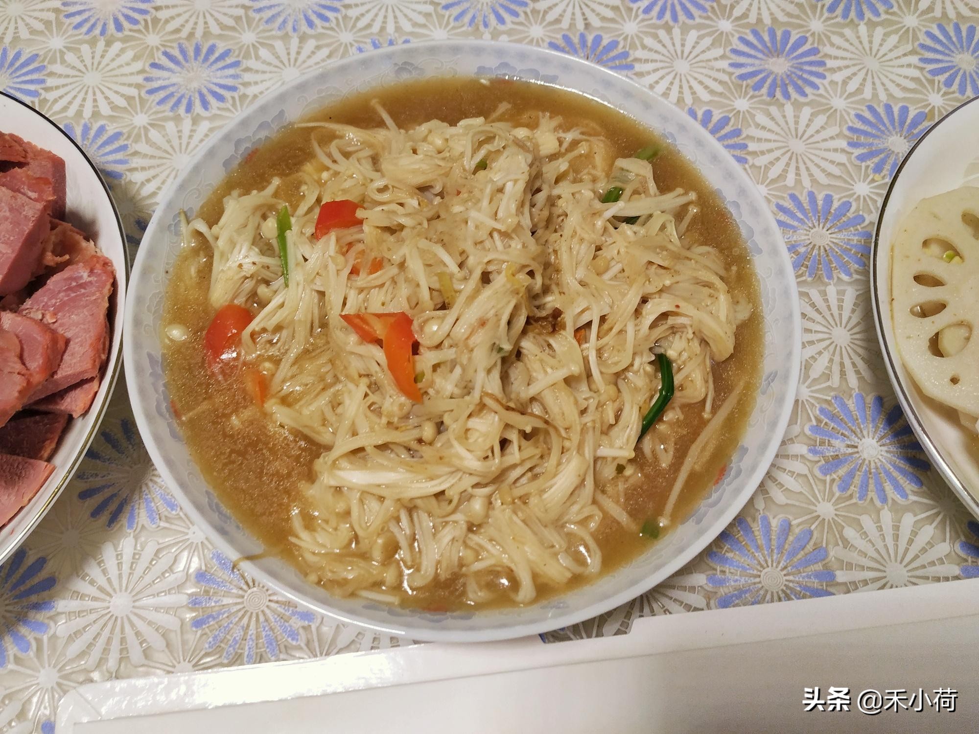 爷爷过生日奶奶做的一大桌子菜,奶奶给孙子做一桌子菜庆祝生日