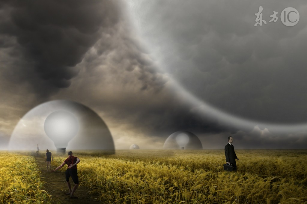 小说:他们在地铁站狂奔,他开动地铁,到站时发动攻击