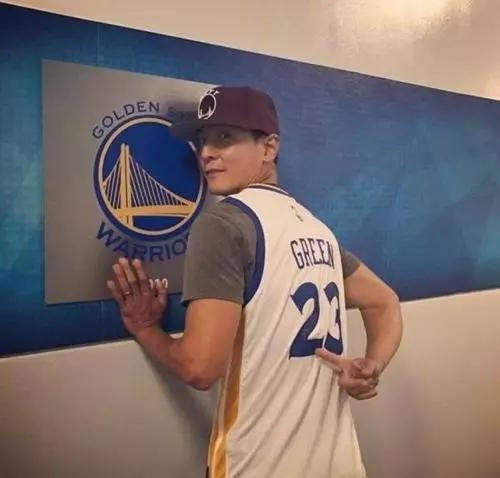 吴彦祖ins怒喷巴黎世家、香奈儿:你们设计的蠢东西也叫球鞋?