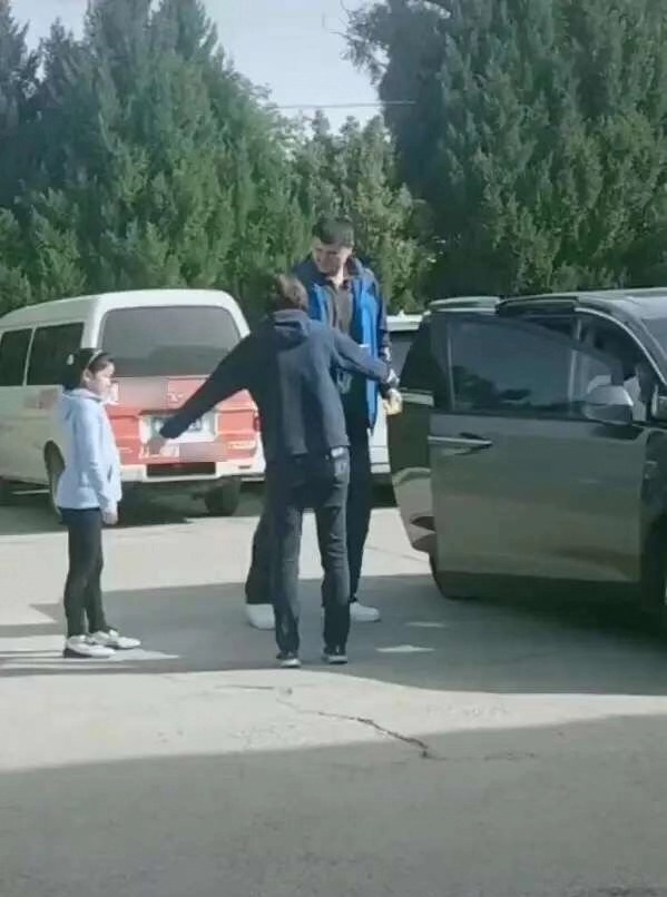 姚明13岁女儿近照曝光,姚明13岁女儿近照