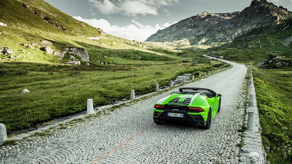 兰博基尼野牛vs大牛哪辆更好,2021款兰博基尼野牛