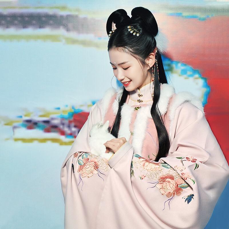 今年最新款的汉服冬天穿的,冬季汉服女保暖加厚全套