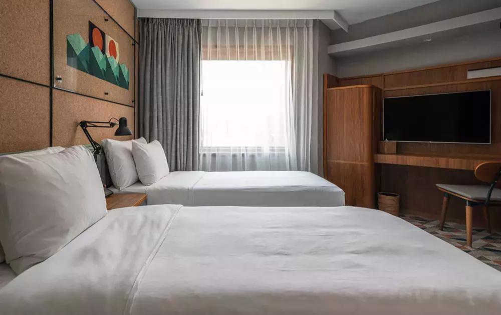 香港逸东酒店在哪个地铁口,香港逸东酒店夜景