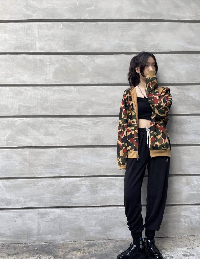 小s女儿买潮服片段,小s女儿穿衣服